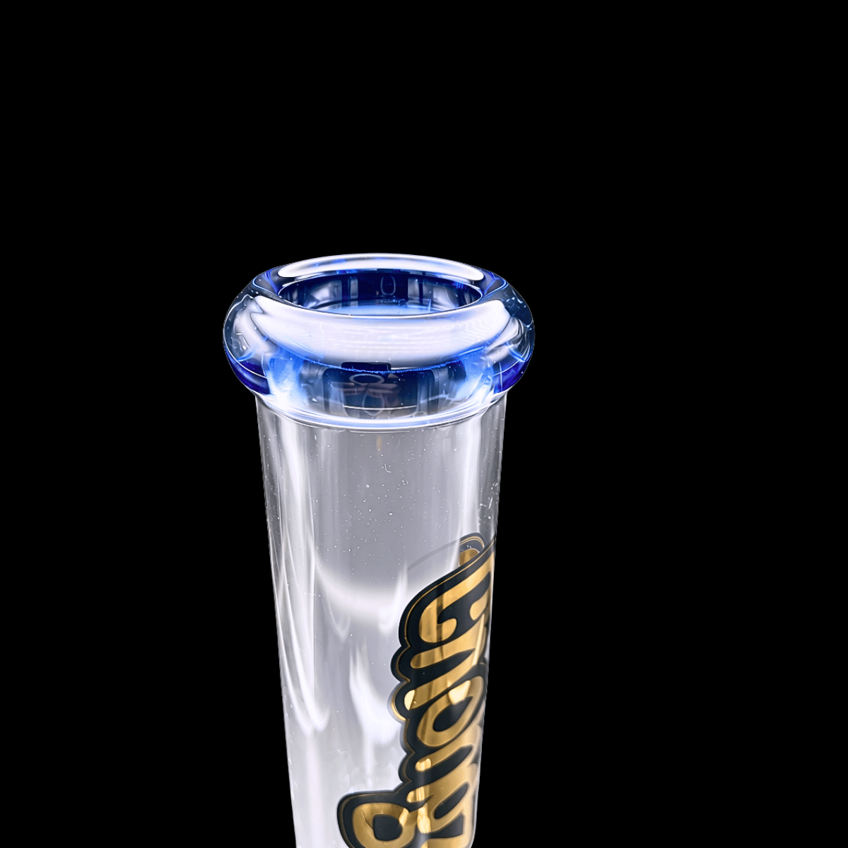 Close-up of blue glass mouthpiece on Chongz Heavyman bong