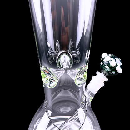 Close-up of the glass bowl and downstem joint on the Chongz Menace bong