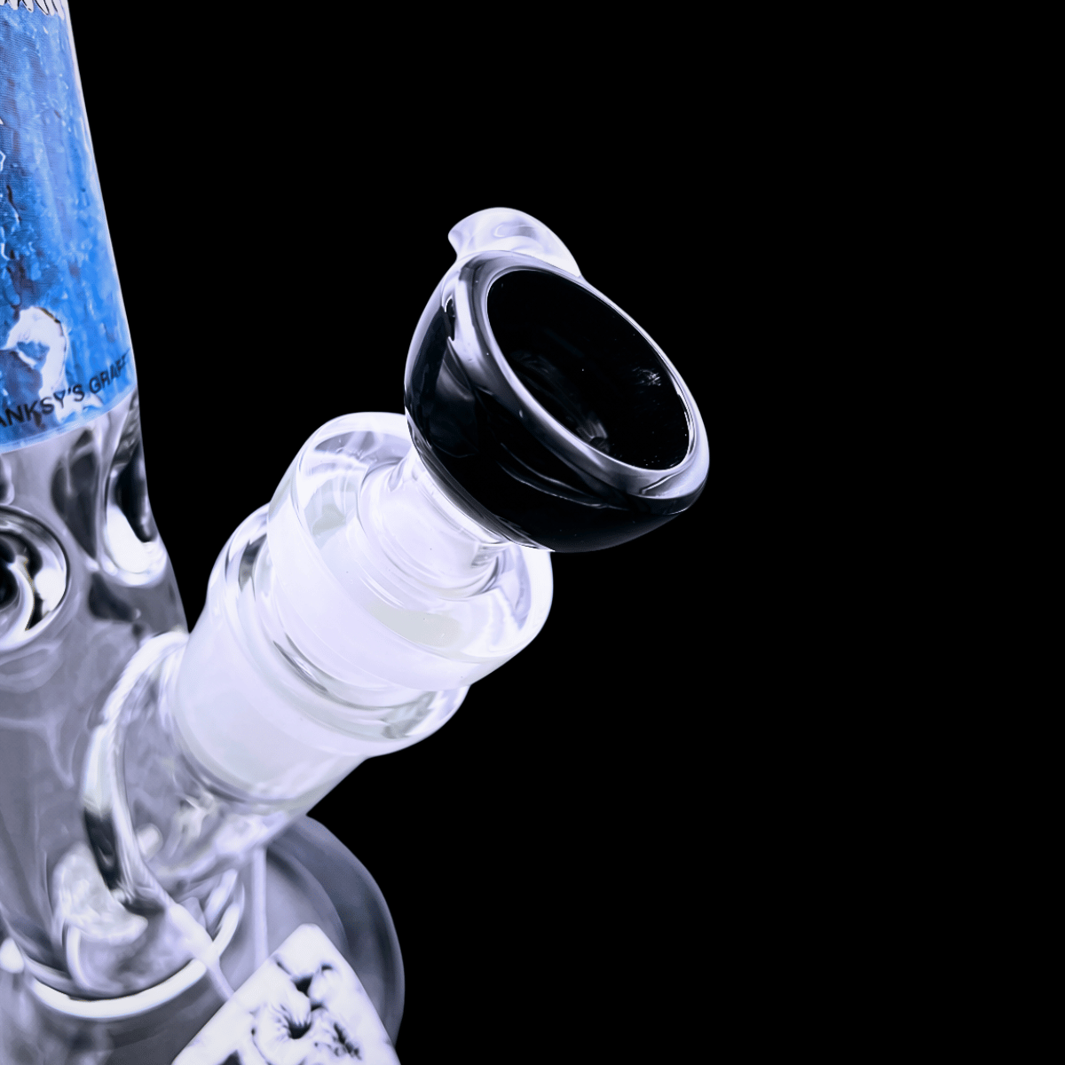  Close-up of the removable glass bowl and joint on the G-Rollz bong